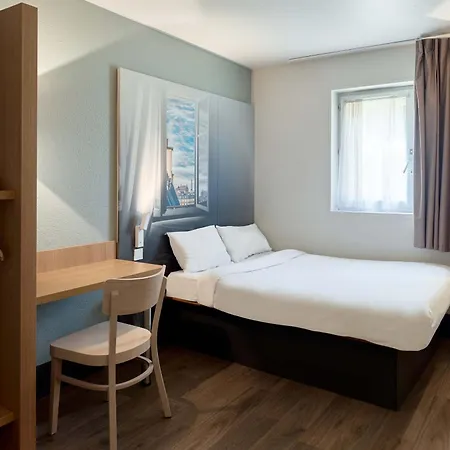 Hotel Evry 1 2*