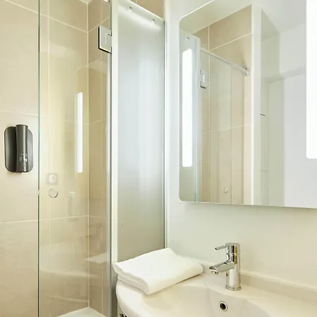 Hotel Evry 1 2*